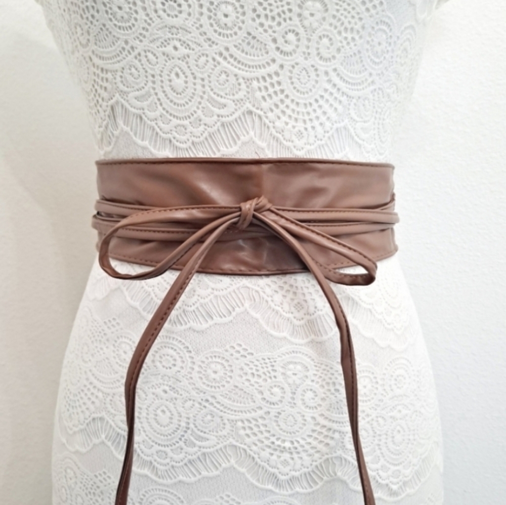 Elegant Brown Vegan Leather Belt